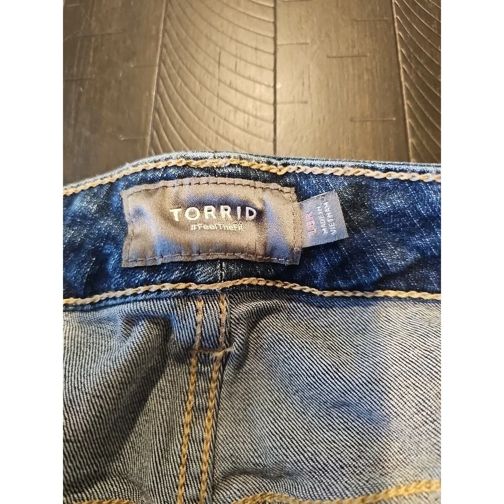 Torrid Women's‎ Blue Boyfriend Cropped Denim Jeans Medium Wash Sz 18r Plus